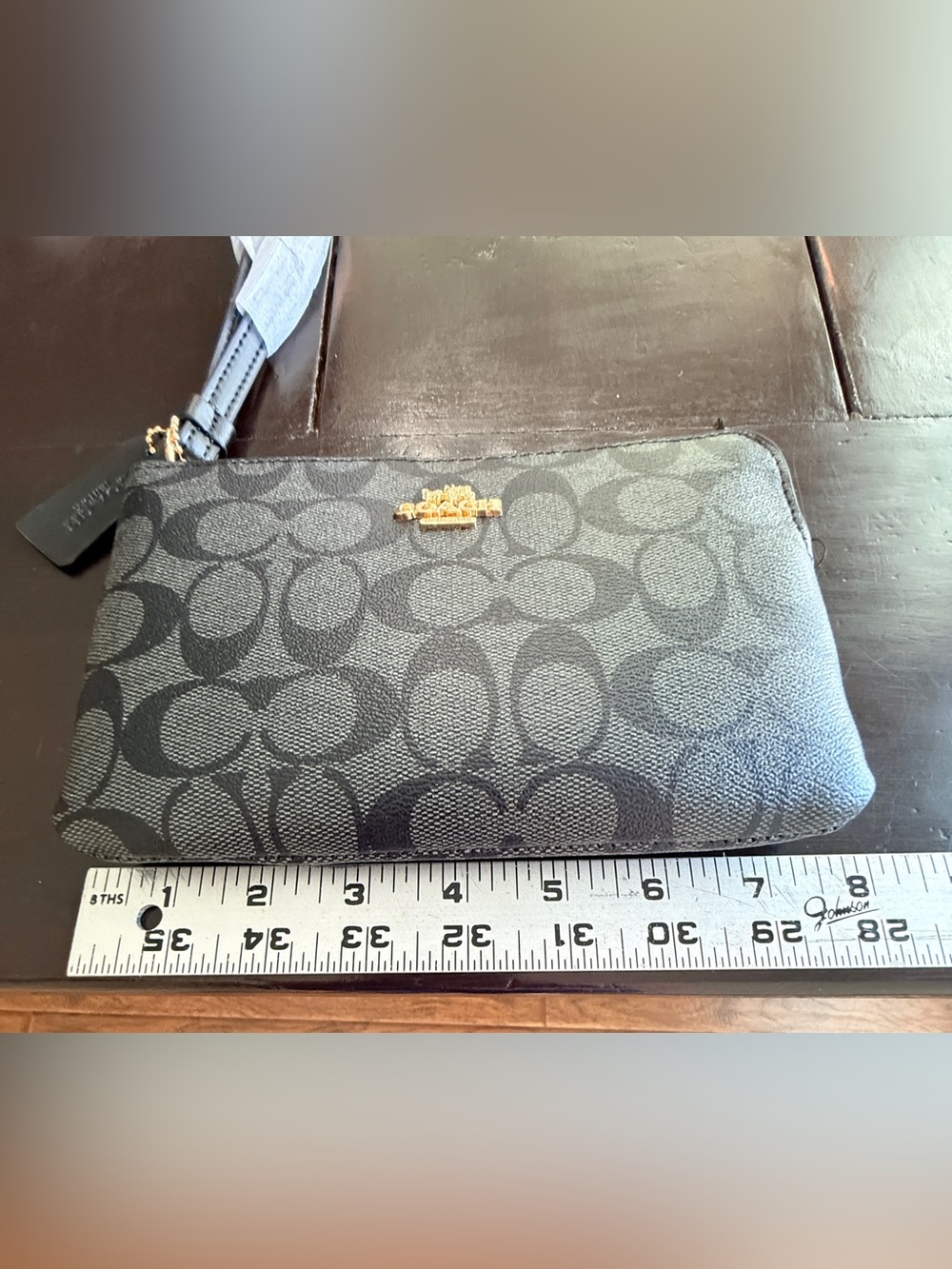 Coach NWT 3-Piece Gift Set
Mini Crossbody, Wristlet & Card
Holder/Keychain - Picture 13 of 16
